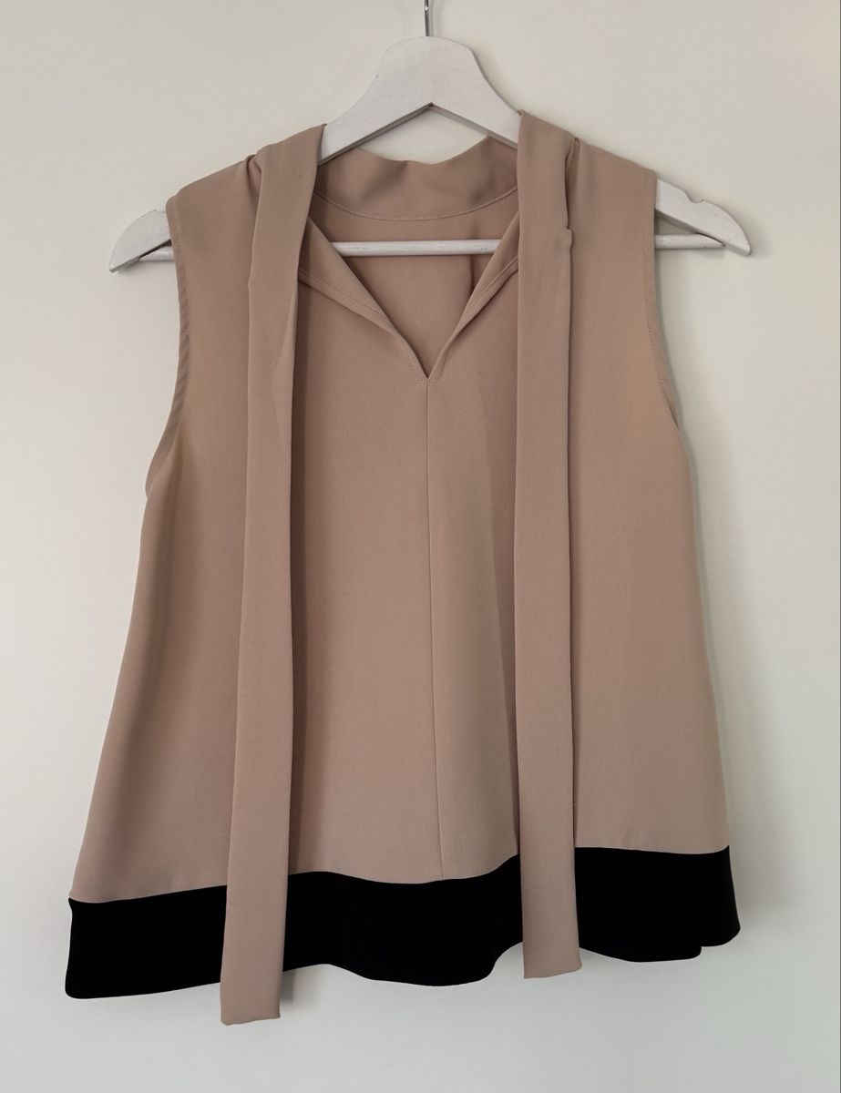 Zara Camicette: ZARA BASIC Bluse Gr. S - Top ärmellos - Beige / Schwarz  – Nuovo (secondo la descrizione) da Flumenthal venduto da SecondLove_CH 2