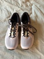 ON Cloudrunner Laufschuhe Grau Grösse EU 43
