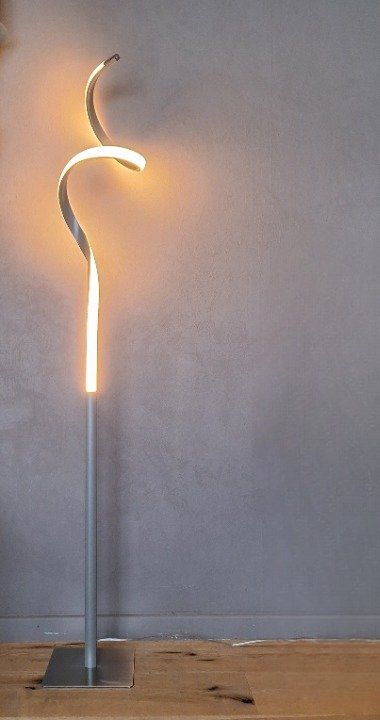Lampes: Trio Course LED Stehlampe Dimmbar, Nickel matt – D'occasion à Herisau par kas_w6zx 3