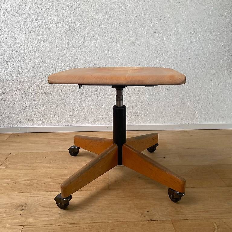 Giroflex Hocker: Drehhocker Hocker Werkstattstuhl Giroflex – Gebraucht aus Aarburg von Qin3ze