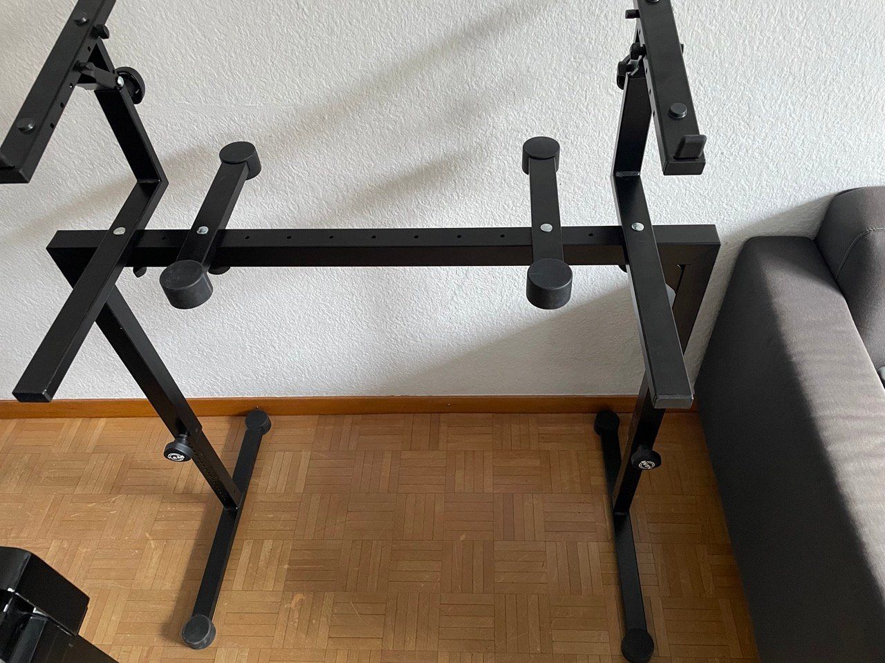 König & Meyer Supporti per strumenti musicali & leggii: K&M Keyboardständer – Usato da Gümligen venduto da adomas-romas