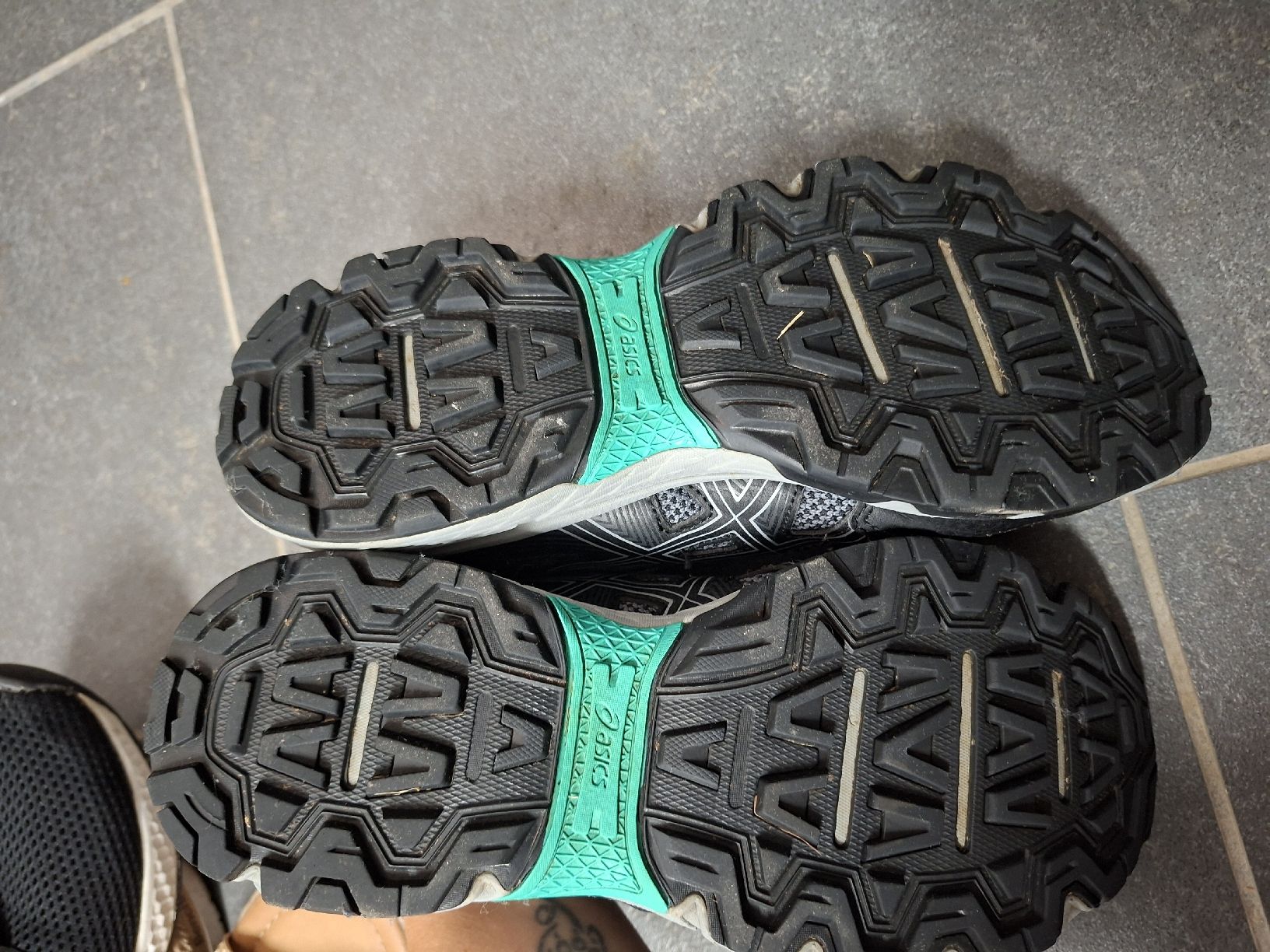 Asics Scarpe da donna: Asics Sneakers Gr.39 – Usato da Biberist venduto da Stylux01 1