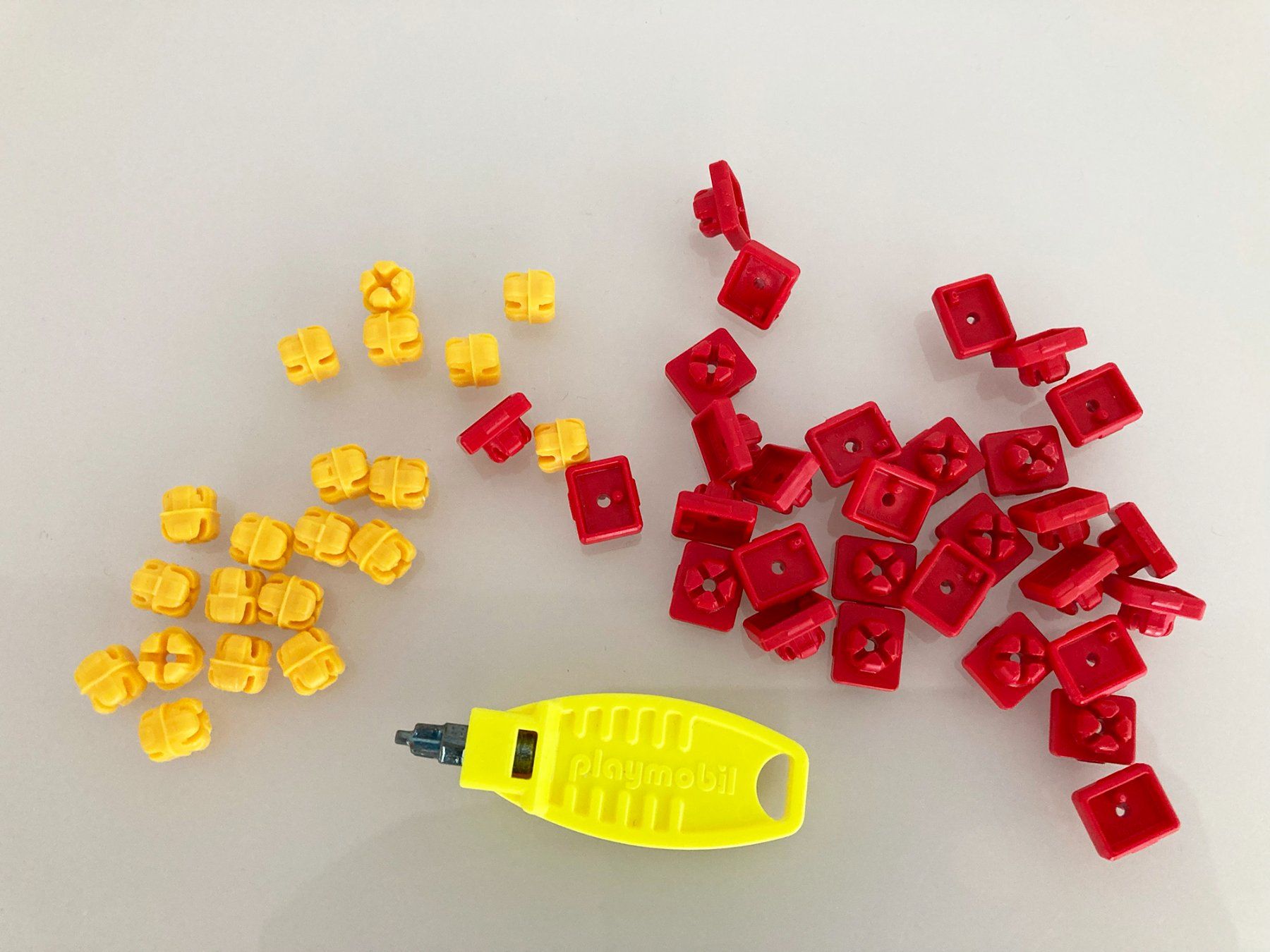 Playmobil Giocattoli: Playmobil system-x connectors Red/Yellow – Usato da Lausanne venduto da BeyondStories
