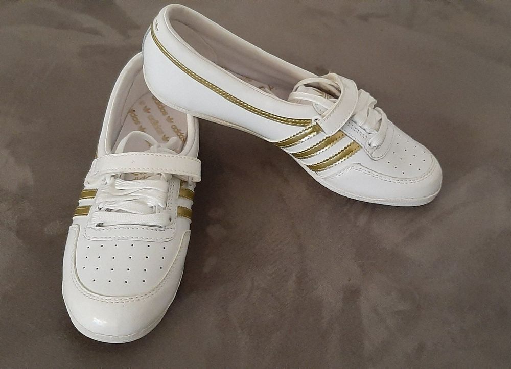 Neue schone Adidas Schuhe Kaufen auf Ricardo