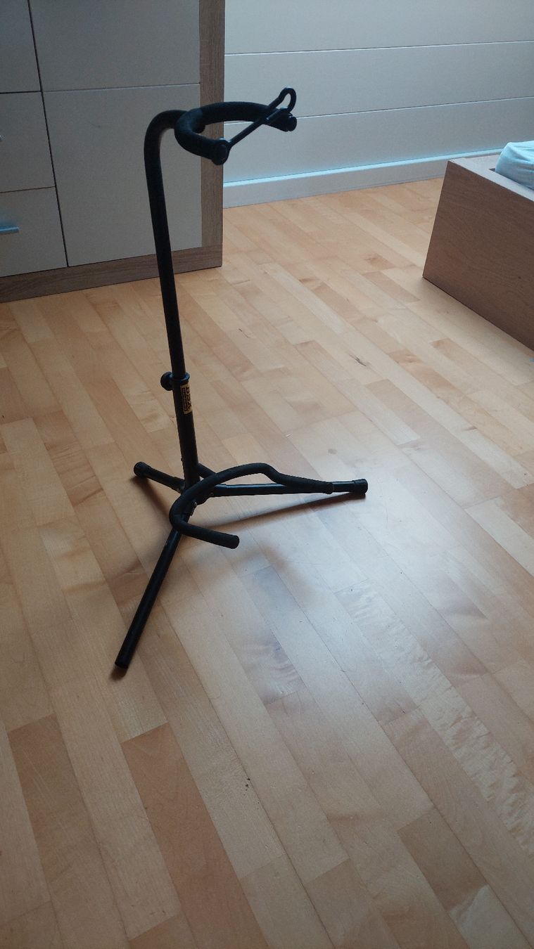 Instrumenten-& Notenständer: BSX Hardware Gitarrenständer – Gebraucht aus Arisdorf von GoodJoice 1