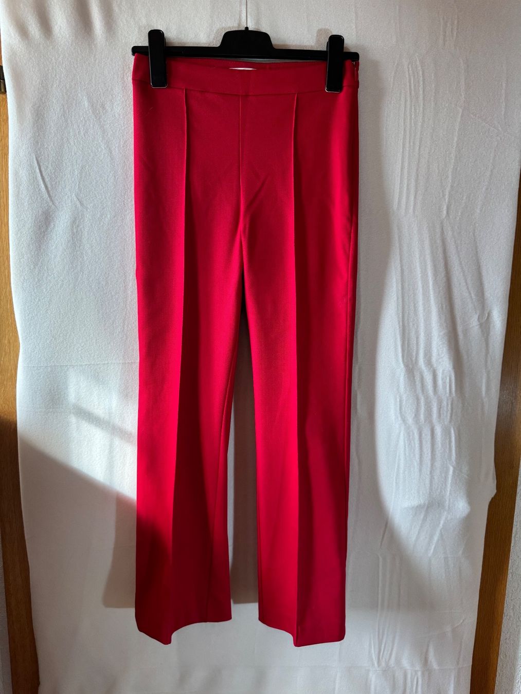 Mango Pantaloni: Rote Hose von Mango Gr. 38 – Usato da Grosswangen venduto da second_hand_dress