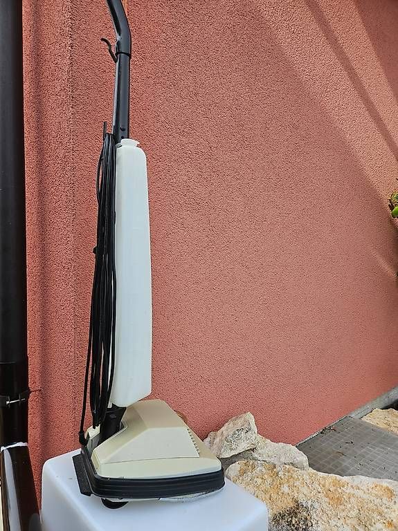 Tutte le macchine: Teppichreinigungsmaschine – Usato da Münchwilen venduto da eri_cjx8 1