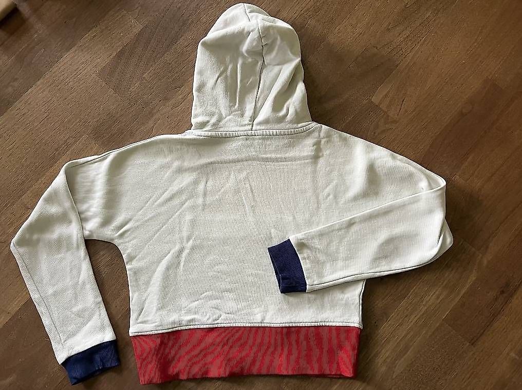 Guess Maglioni & Felpe: Pullover mit Kapuze Gr. 152 von GUESS – Nuovo (secondo la descrizione) da Oberrohrdorf venduto da Augustus5 3