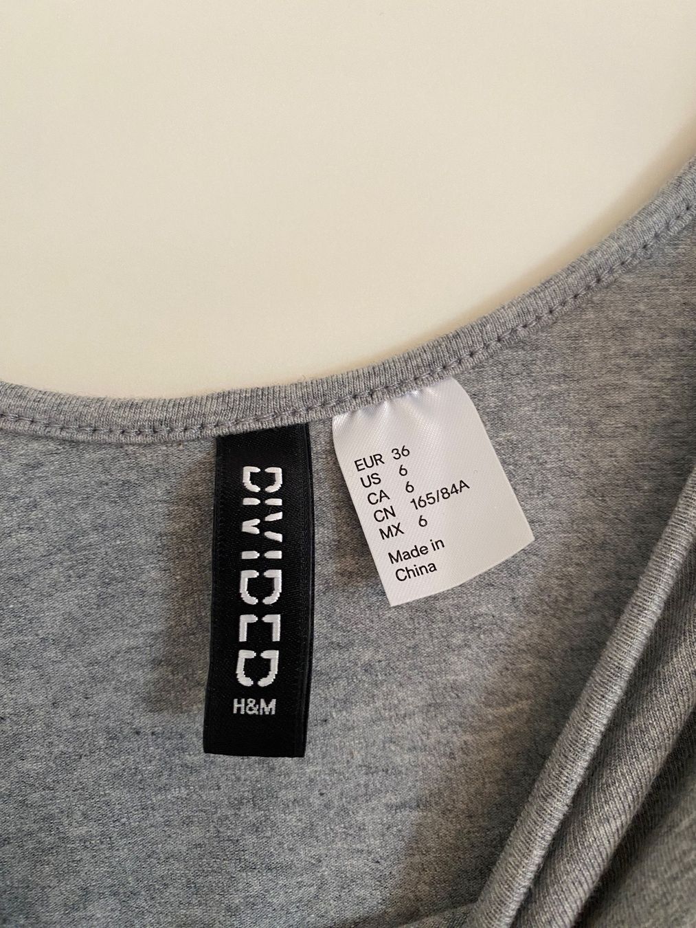 H&M Robes: Kleid H&M schwarz grau 36 NEU – Neuf (Voir description) à Oberglatt ZH par jul_nhy7 1