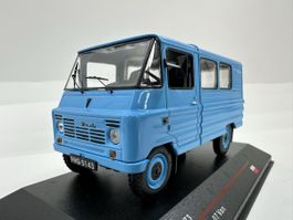 1976 ZUK A-07 Van 1:43, blau, inkl.Acrylbox, IST MODELS