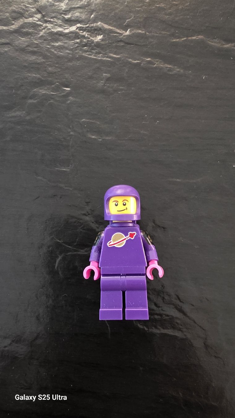 Lego Kit di costruzioni: lego minifigure space violet  – Nuovo (secondo la descrizione) da Bercher venduto da pinoux69