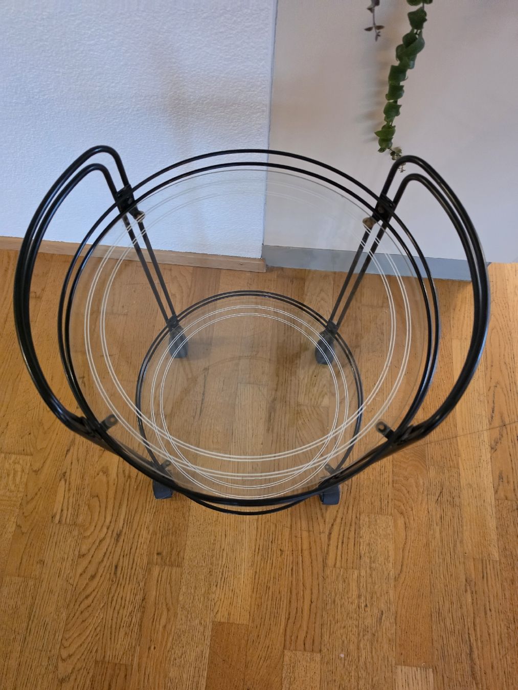 Alle Dekorationen: Servierwagen schwarz Metall Glas  – Gebraucht aus Thal von Vintagekeller 2