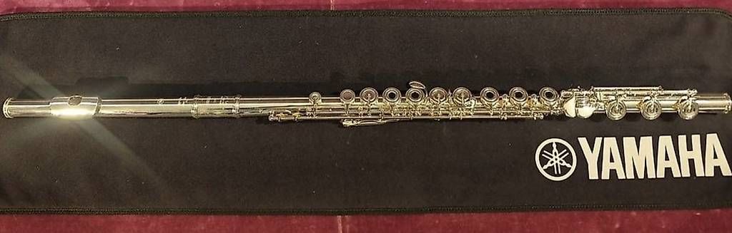 Instruments de musique: Flûte Yamaha YFL-597H – D'occasion à Genève par vents-du-midi.ch