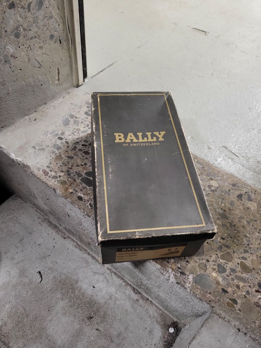 Transportkisten: Antike Bally-Schuhschachtel – Gebraucht aus Rümlang von Turrin 2