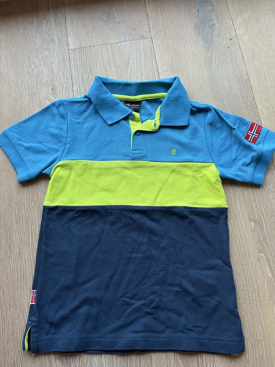 Camicie, T-shirt & Polo: Poloshirt Trollkids Grösse 128 – Usato da Aarburg venduto da cha_6t8j