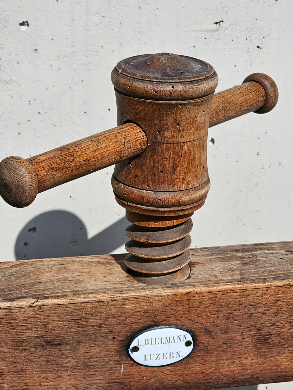 Tutti gli attrezzi: Antike Presse aus Holz – Usato da Oetwil a.d. Limmat venduto da grisilisi 1