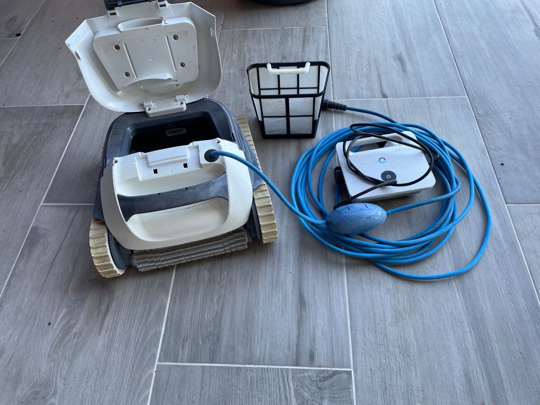 Dolphin Accessoires de piscine: Gebrauchter Poolroboter Maytronic Dolphin E10 – D'occasion à wila par steven22 5