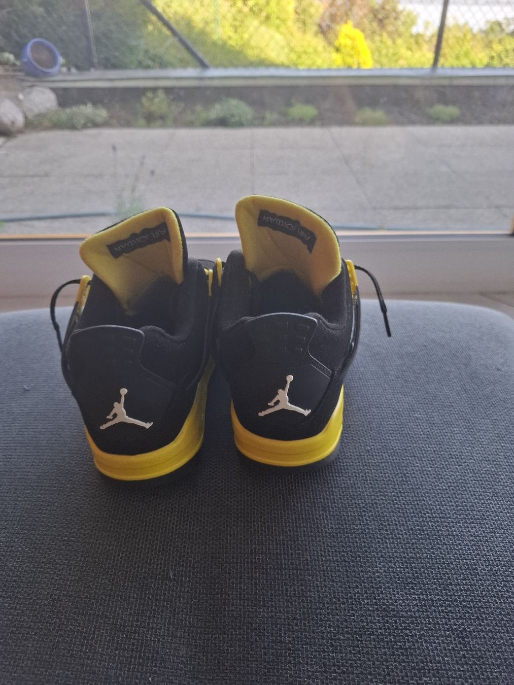 Jordan Scarpe da uomo: jordan 4 thunder – Nuovo e nell'imballaggio originale da Corcelles NE venduto da Skuff 3