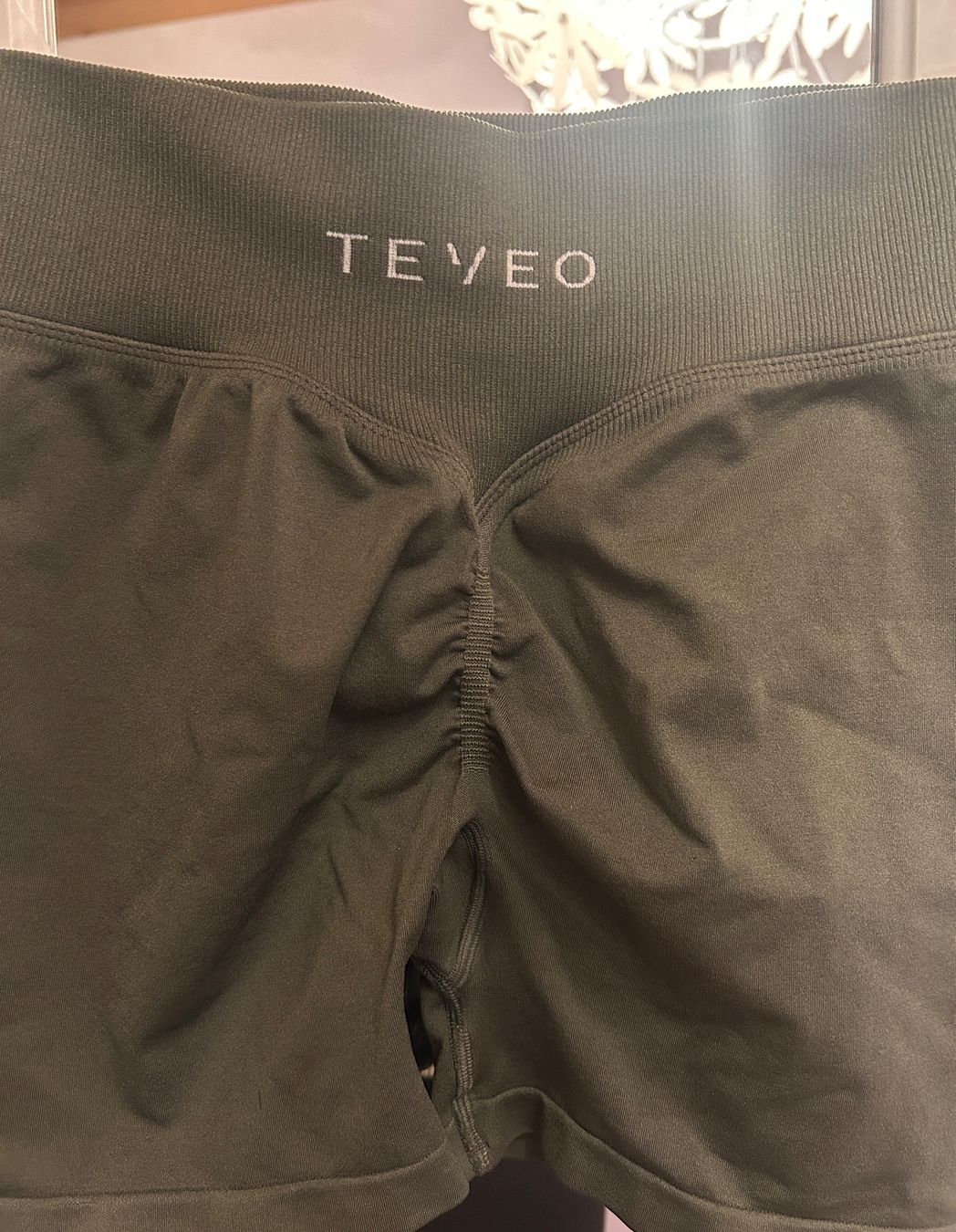 Teveo Leggings: TEVEO - statement scrunch shorts – Usato da Montlingen venduto da Cinja.l 5
