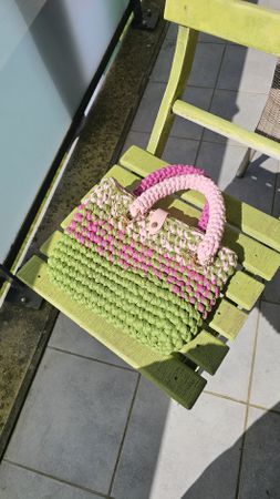 Coole Handtasch in den frischen Farben Grün-Lila, neu