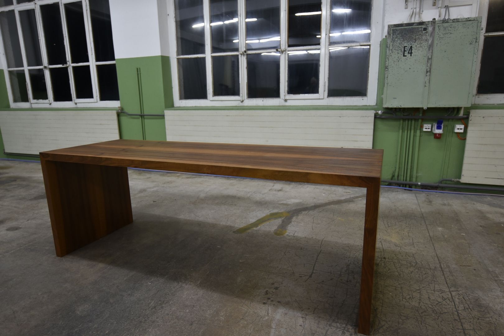 Tische: Designer Esstisch aus Nussbaum – Gebraucht aus Lichtensteig von Usedinstorecom 3