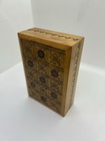 [VINTAGE]: Dekorative Holzbox mit Brandmuster