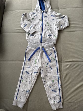 Grauer Dino Jogginganzug, Grösse 92, Top Zustand!