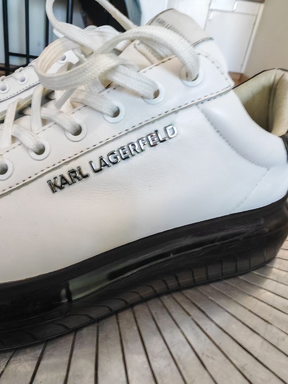 Herrenschuhe: Baskets Karl Lagerfeld blanches pointure 43 – Gebraucht aus Basel von ICI-CHEZ-NOUS 3