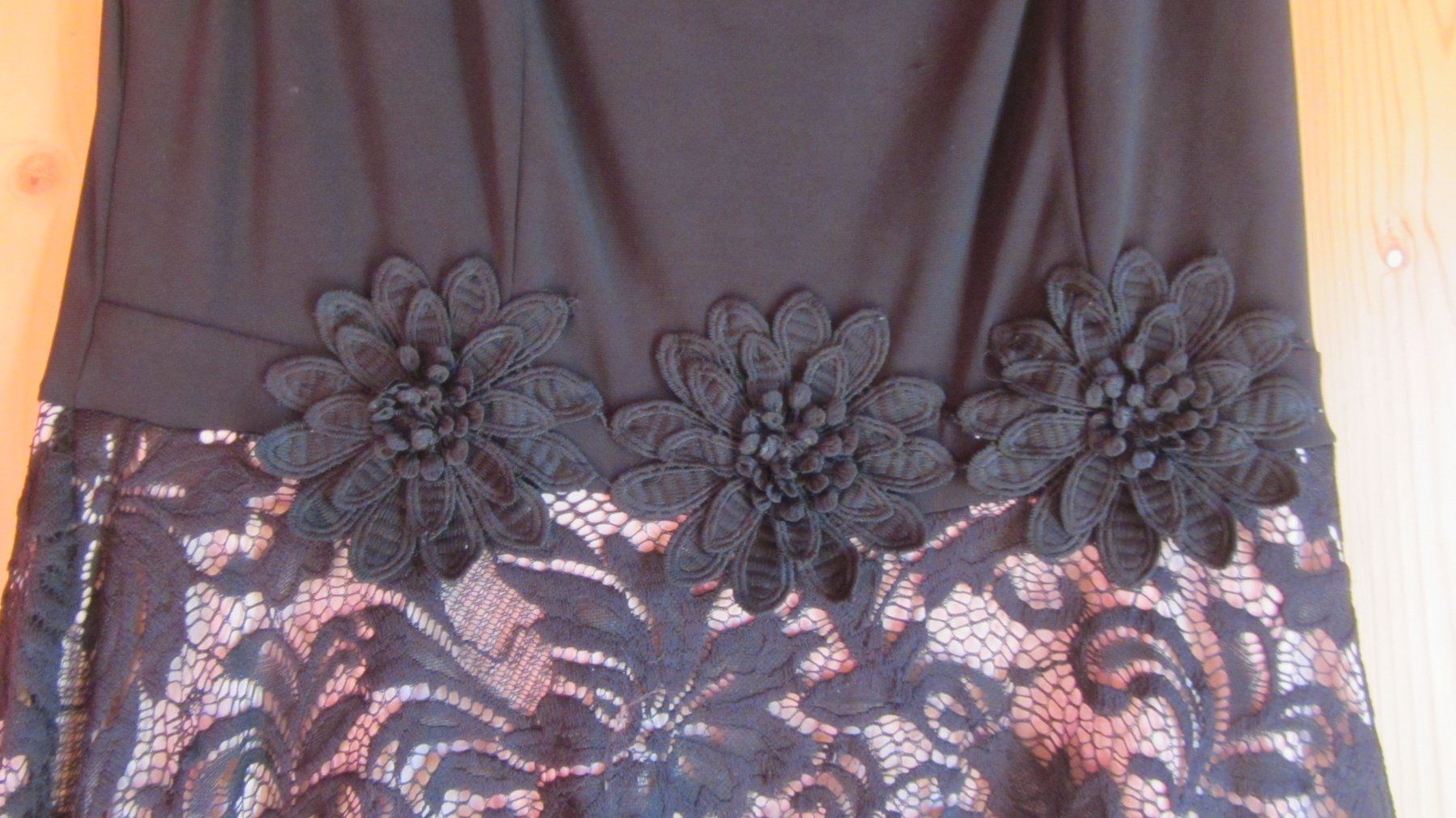 Kleider: Robe avec de la dentelle sur le bas 40-42 – Gebraucht aus Oberried FR von berg04 1