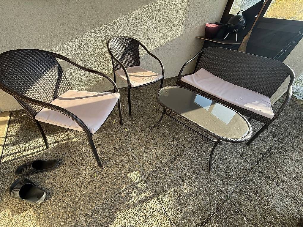 Set di tavolo e panche: Gartenmöbel  – Usato da Benken ZH venduto da mar_5d2w 1
