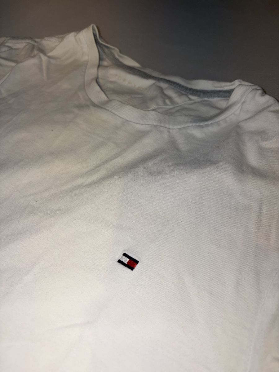 Tommy Hilfiger T-shirts: Tommy Hilfiger White Basic T-Shirt – D'occasion à Zug par gav_nfw7 1
