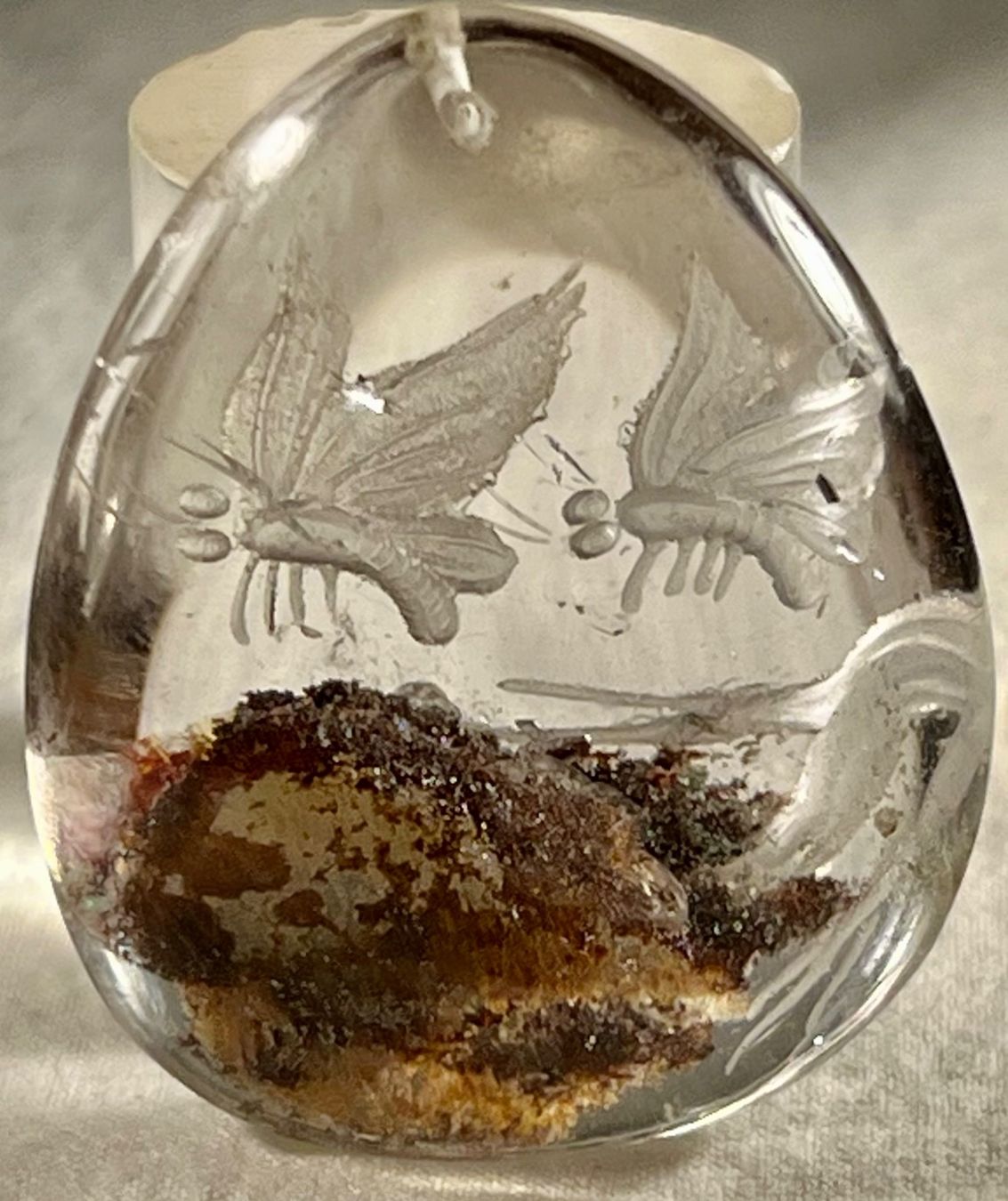 Ciondoli: Pendentif cristal de roche sculpté de papillons – Usato da Genève venduto da DELIRBEADS 6