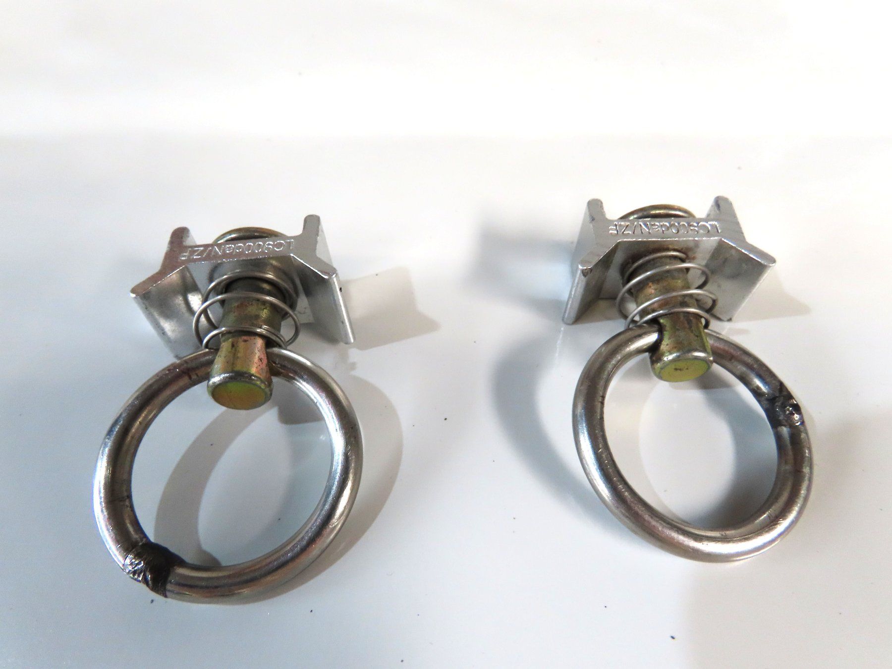 Supporti a parete: Airline-Fittings mit Ringöse – Usato da Alpnach-Dorf venduto da Hess-Automobile 1