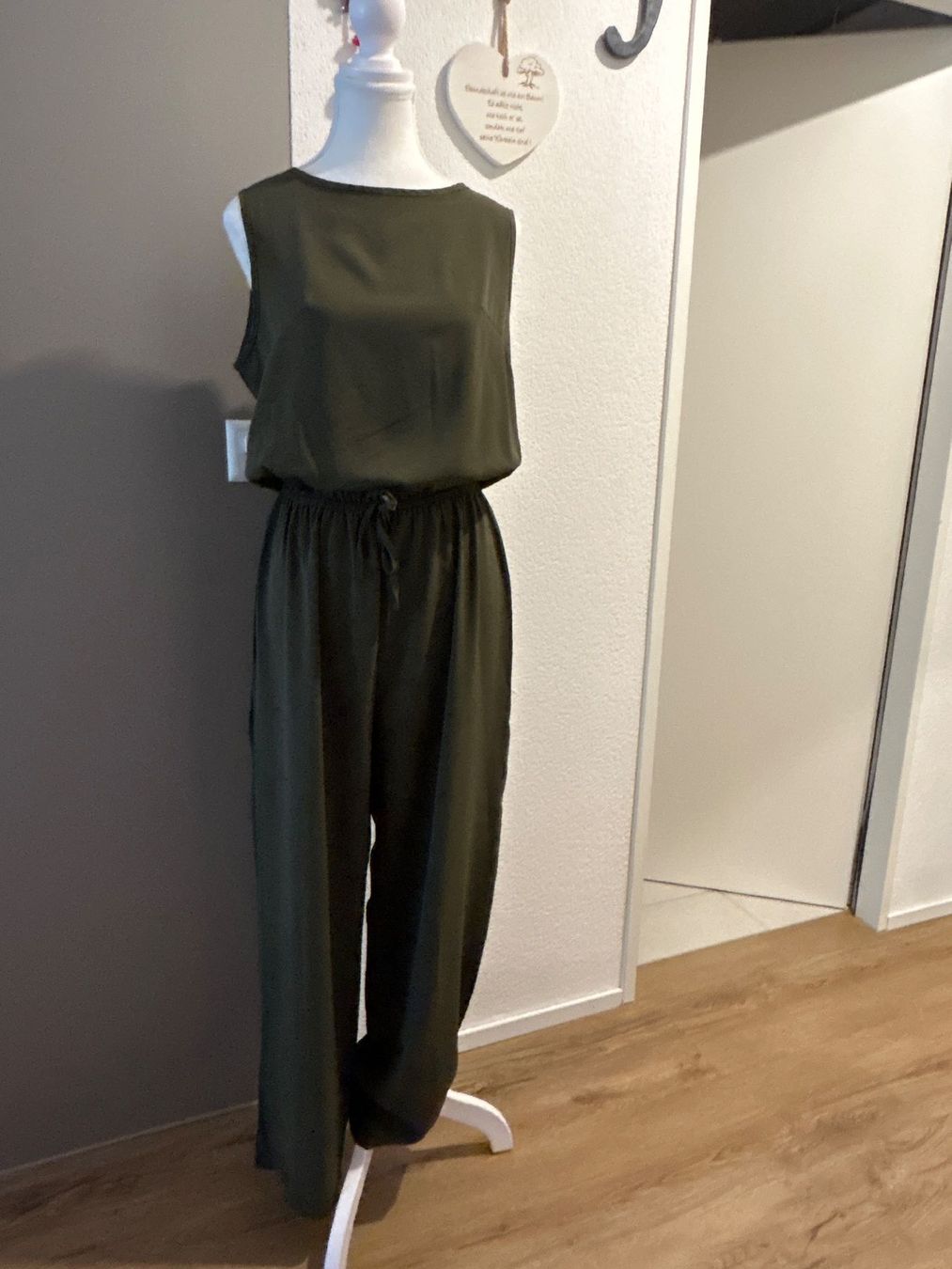 Jumpsuits: Jumpsuit olivgrün  Grösse M neu – Neu (gemäss Beschreibung) aus Brunnen von Nala2929