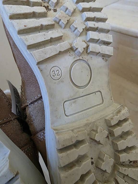 Scarpe per ragazze: Stiefel gr 32 – Usato da Birmenstorf AG venduto da JenniferLopetrone 1