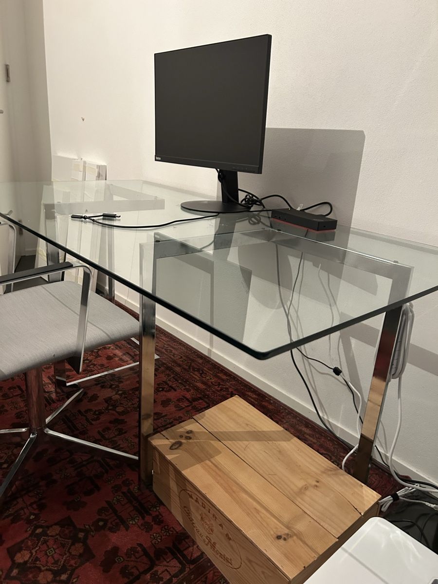 Scrivanie: Modern Glass Desk, Perfect Home Office – Usato da Männedorf venduto da Arossmann 1