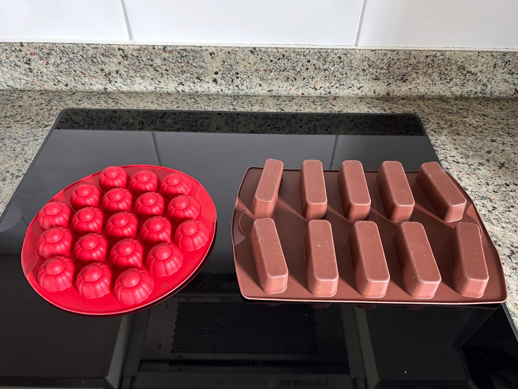 Tupperware Backformen: Neue Tupperware Silikon Backformen – Neu (gemäss Beschreibung) aus Beatenberg von buy2you 1