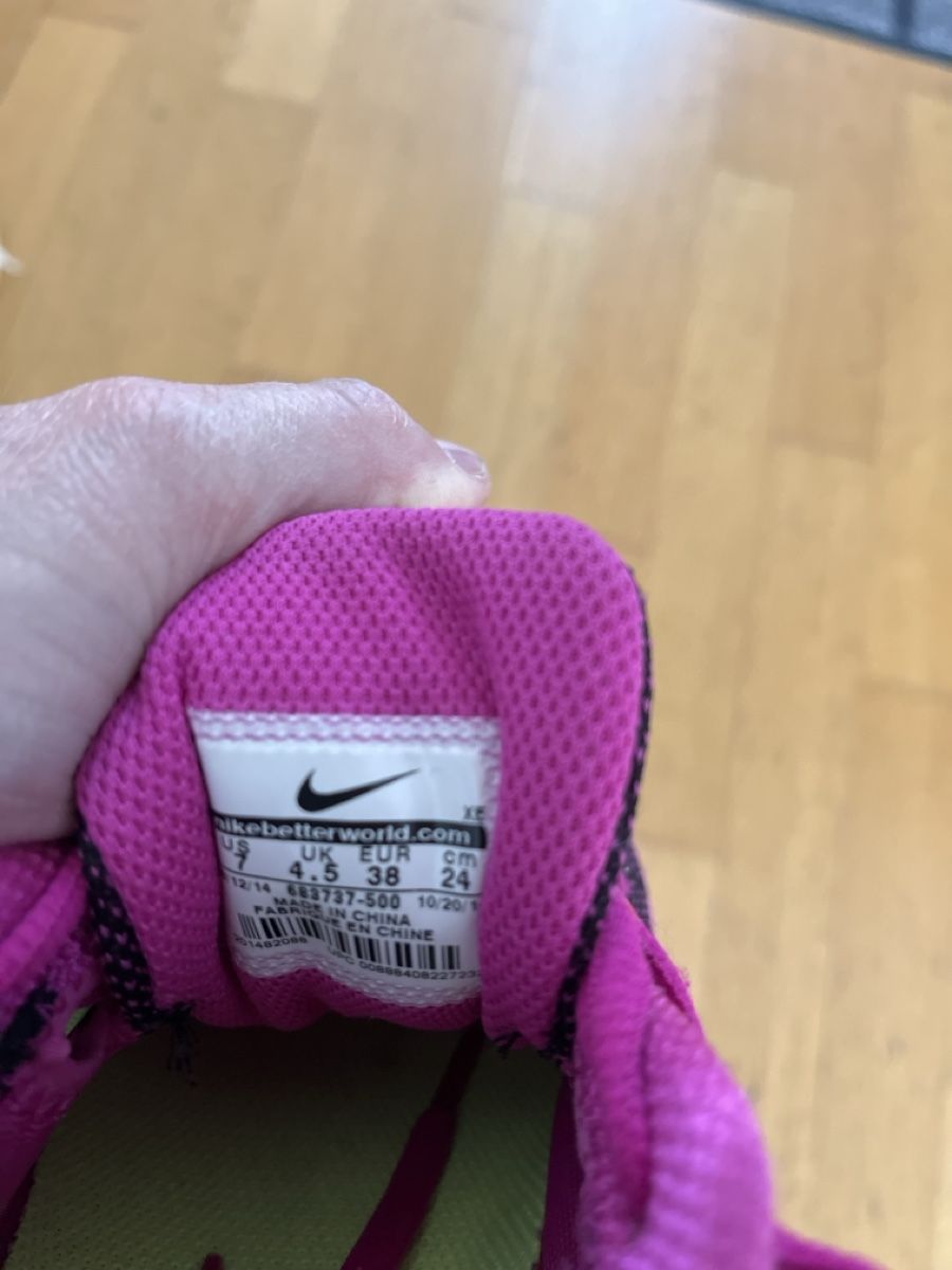 Damenschuhe: Nike noire et rose – Neu (gemäss Beschreibung) aus Mont-sur-Lausanne von Pioutch 2