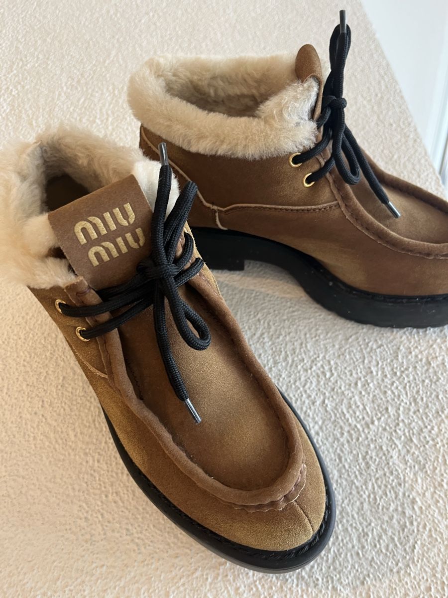 Miu Miu Scarpe da uomo: MIU MIU Winterboots 39.5 – Nuovo e nell'imballaggio originale da Zollikon venduto da ang_9jc5 4