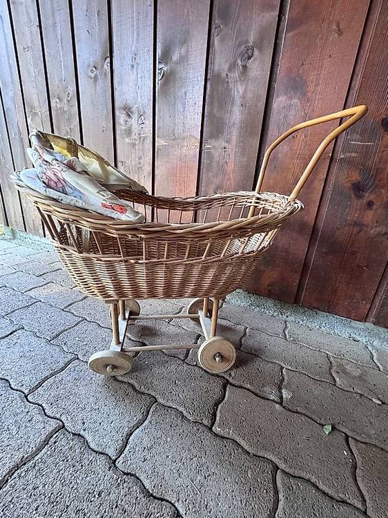 Adorable poussette rétro pour poupée (Gebraucht) in Puidoux für CHF 45