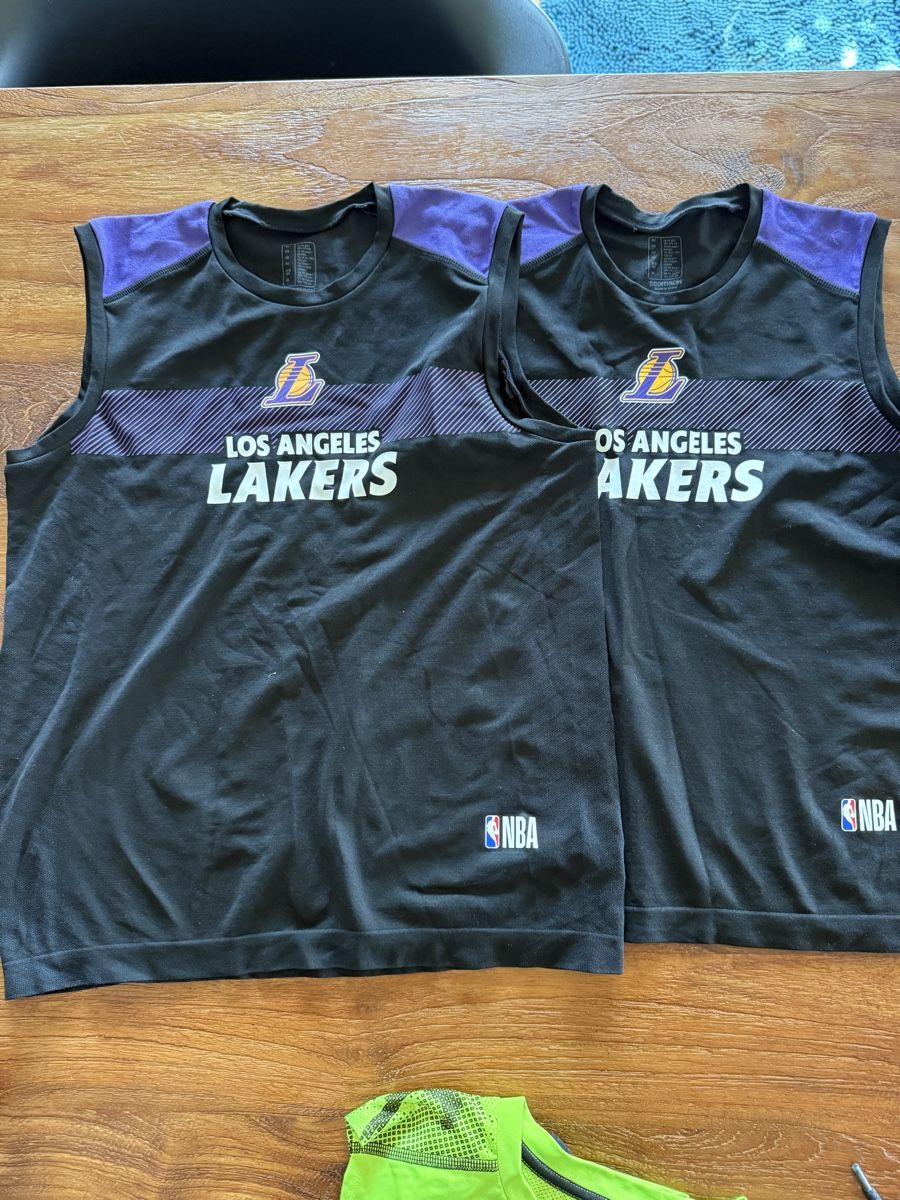 T-shirt: Kleiderpacket Kurzarm Shirt Basketball – Usato da Hirzel venduto da Kuba14 1