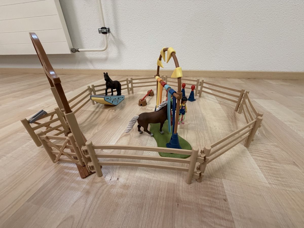 Schleich Jouets: SCHLEICH 42481 Pony Agility Training – D'occasion à Kilchberg ZH par ideferrari 4
