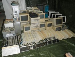 Bundle: Viele Macintosh, Apple Computer mit Zubehör.