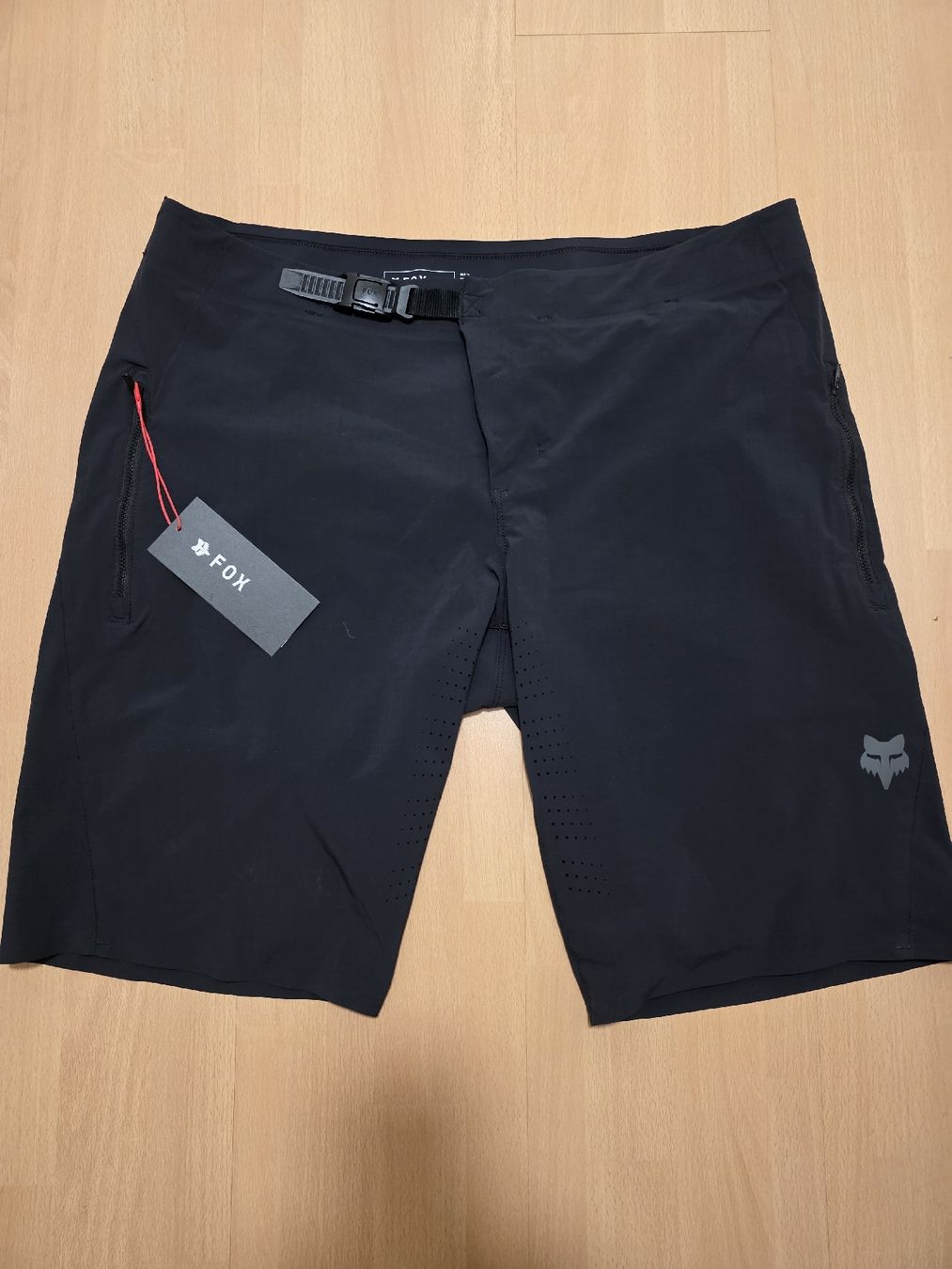 Fox Pantaloni: Velohose FOX Flexair Schwarz Grösse 38 – Nuovo (secondo la descrizione) da Bassersdorf venduto da Zopzero