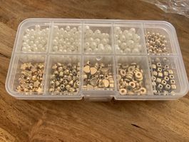 Bastelperlen Set weiss / goldfarben in Organizer Box