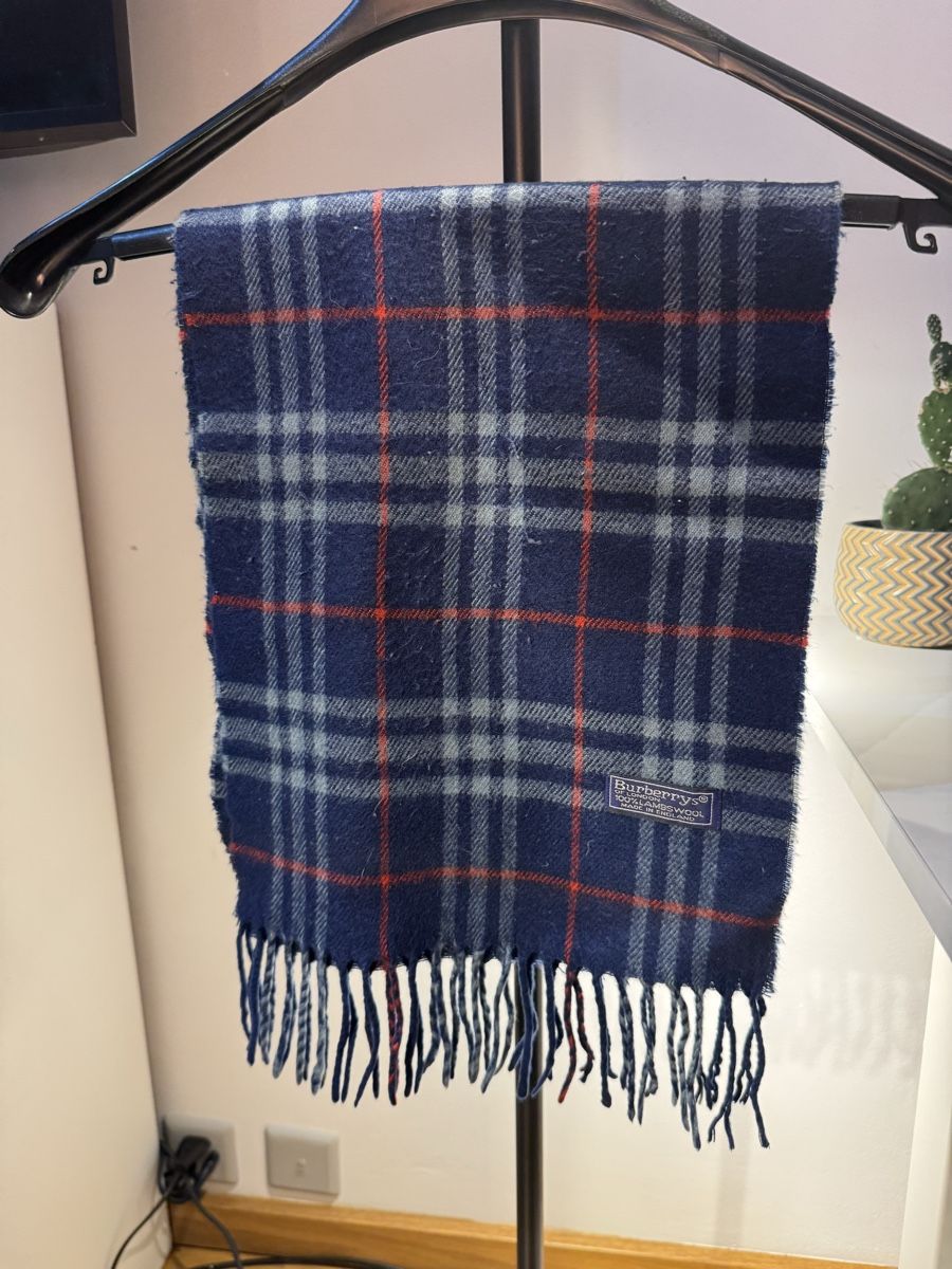 Burberry Foulard & Sciarpe: Écharpe Burberry originale – Usato da St-Maurice venduto da Nikitas_P 1