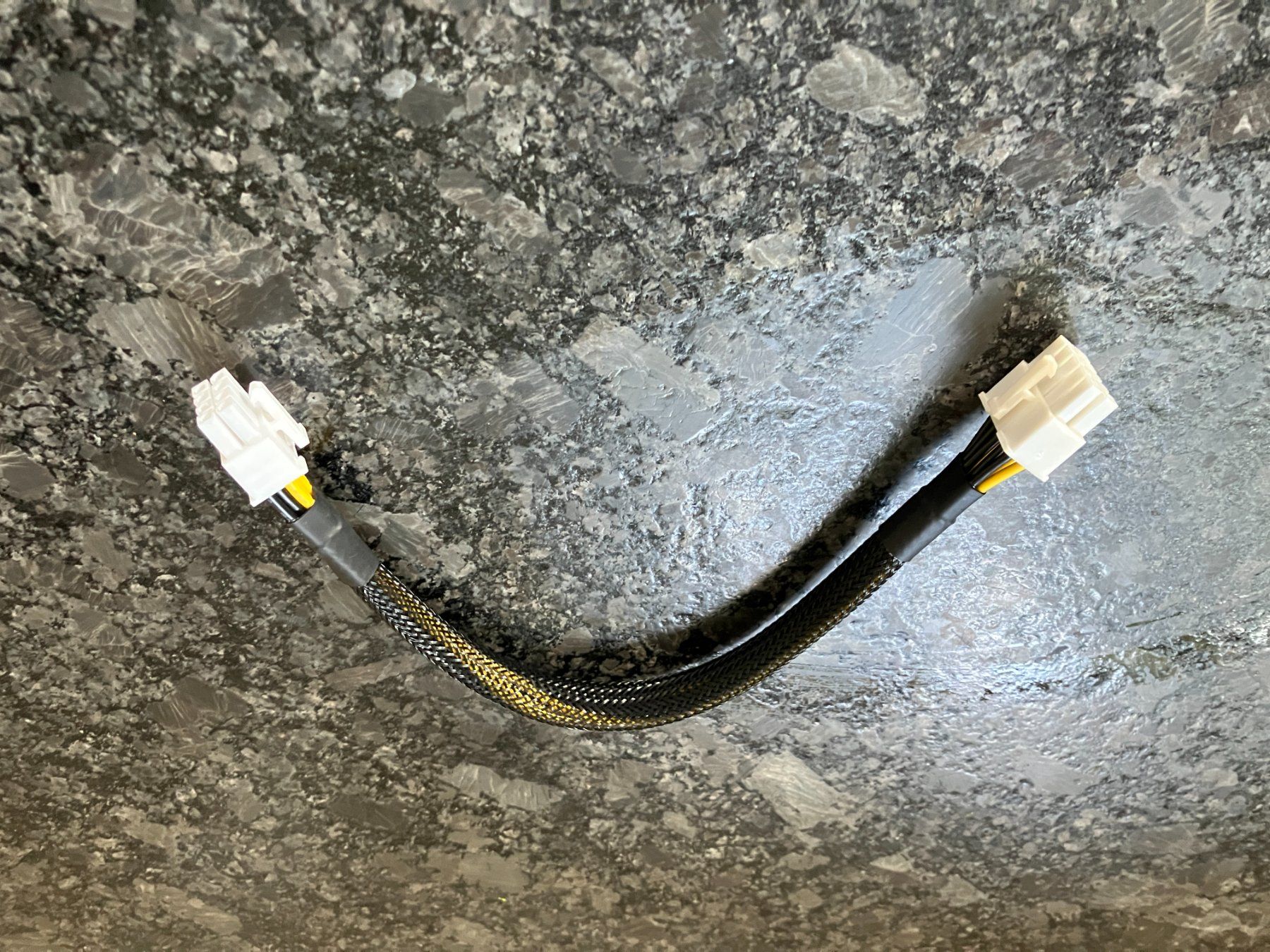 Cavi: GPU Kabel 10pin zu 1x 8pin (25cm) – Usato da Kleinwangen venduto da Suelei83