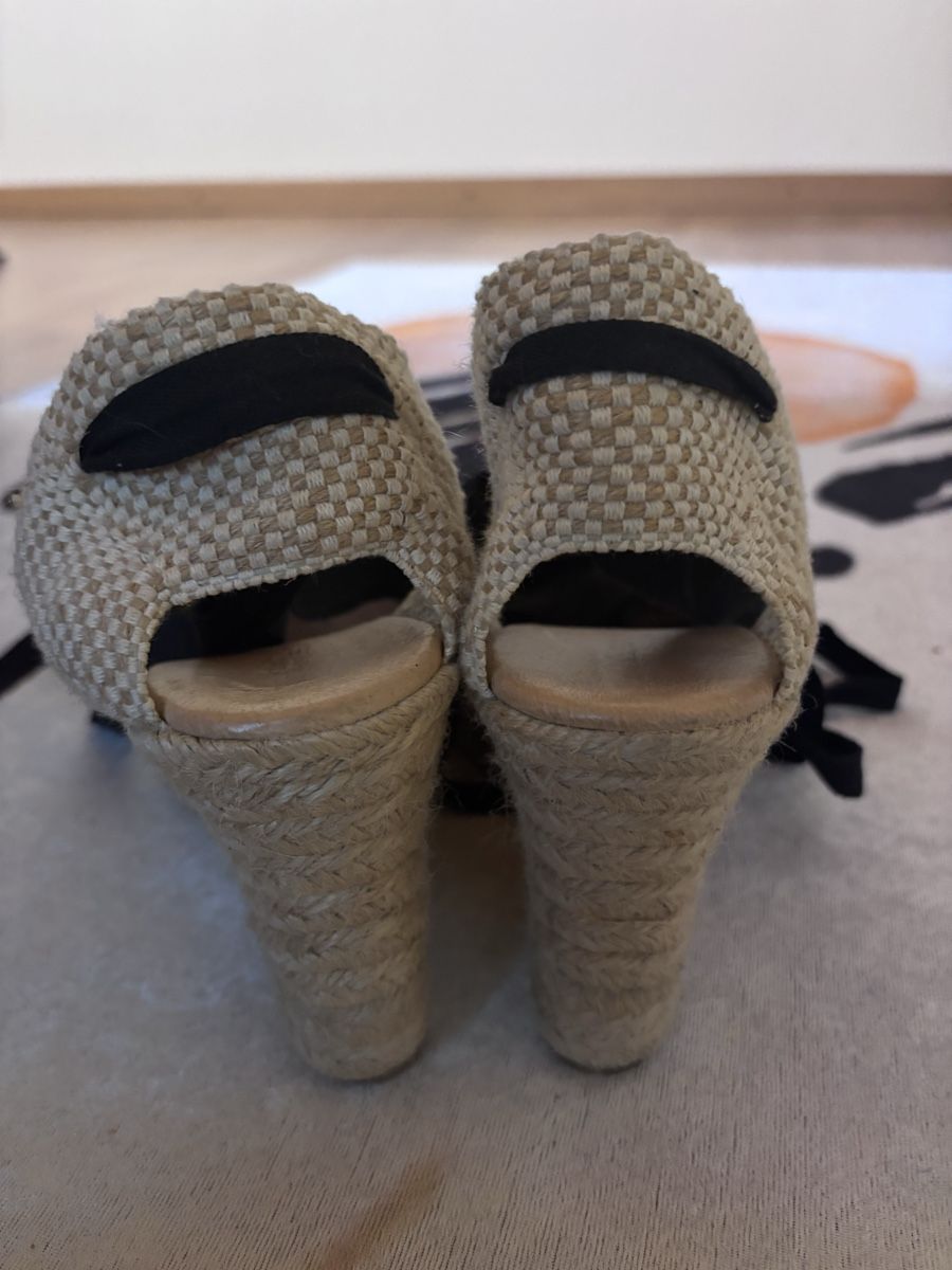 Chaussures femmes: Sandales talon – D'occasion à Saxon par Mel_b224 1