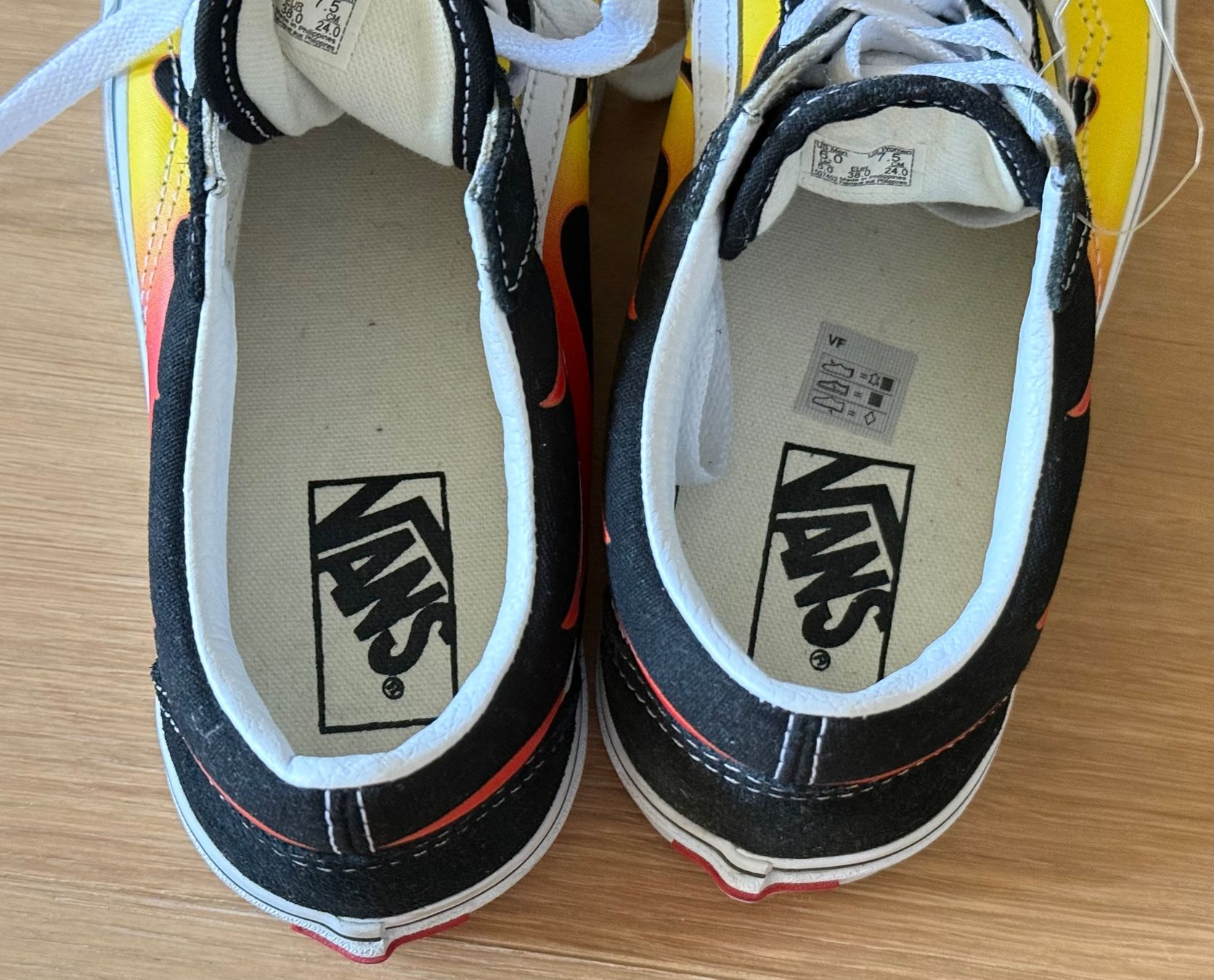 Vans Scarpe da donna: Vans Old Skool Flame Taille 38 - Neuves ! – Nuovo (secondo la descrizione) da Denges venduto da peumens 4