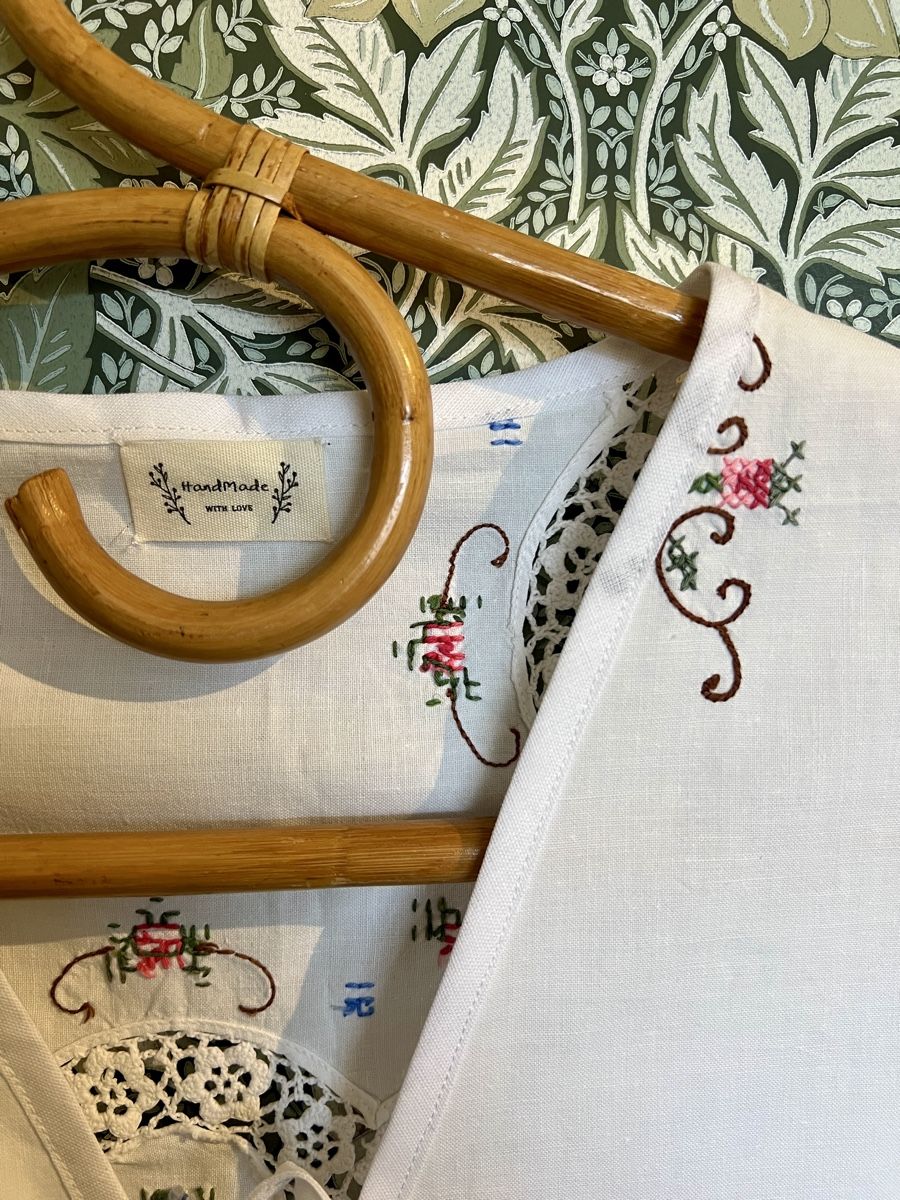 Gilet & Giacche senza maniche: Gilet Veste Handarbeit – Usato da Sirnach venduto da Wonderfulday 2